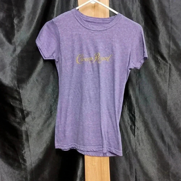 Crown Royal t-shirt Crewneck size medium purple - Picture 1 of 5